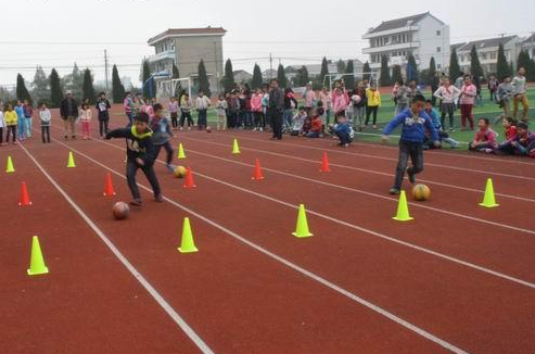 中国海门 四甲小学举行趣味足球赛