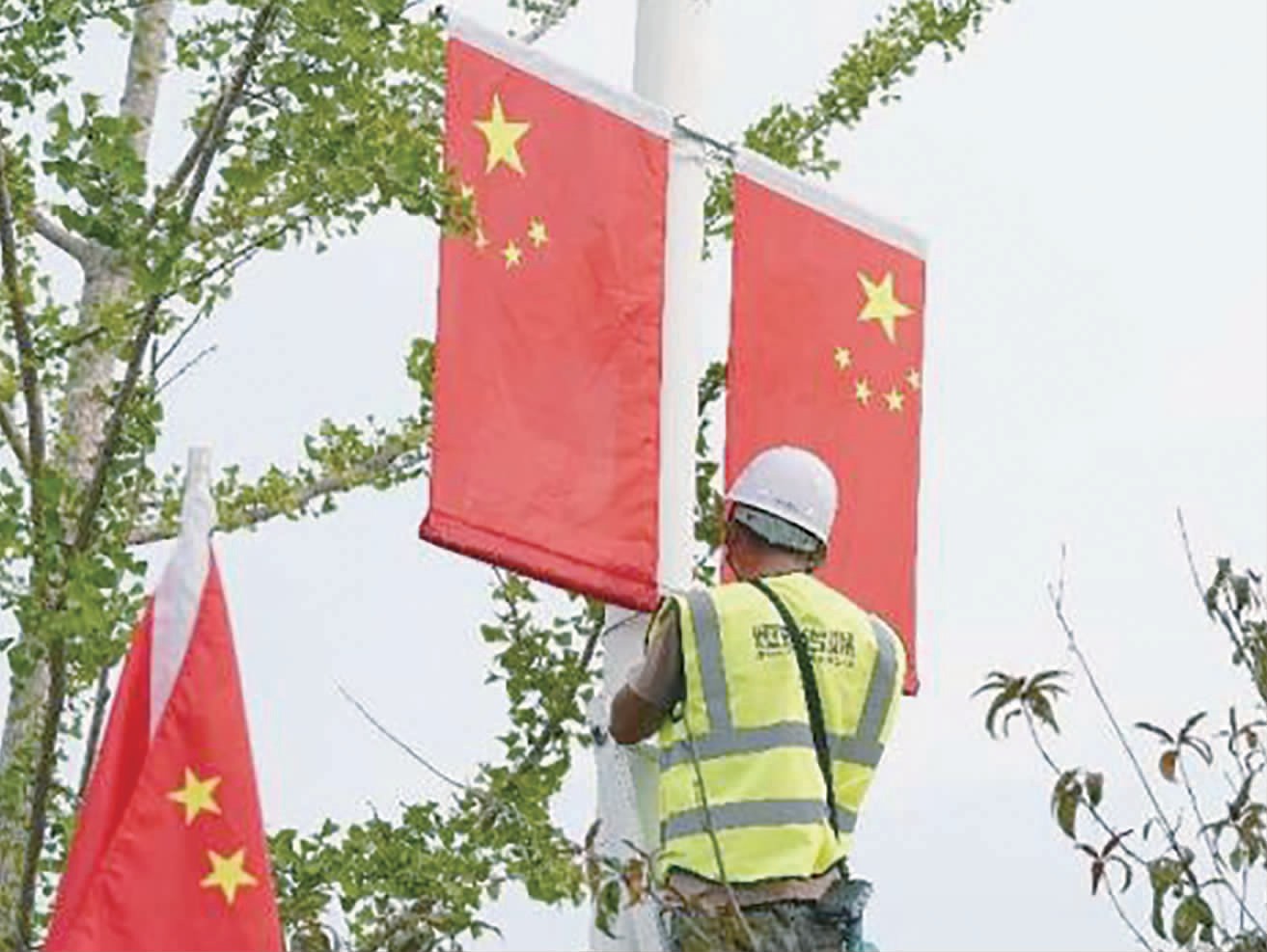 “中国红”亮相海门街头