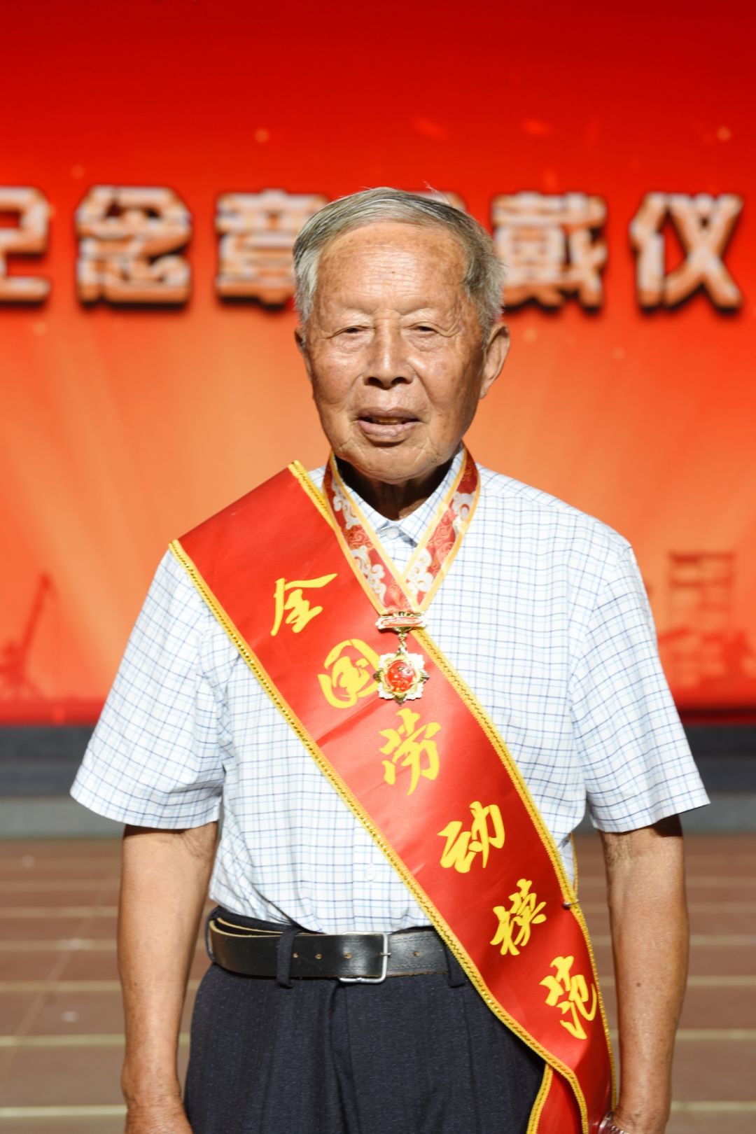 邱祝霖—1960年全国劳动模范,奉献乡村40载的老党员.