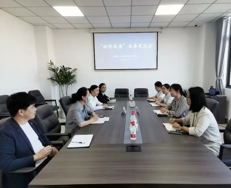 海永镇便民服务中心赴启隆镇交流学习