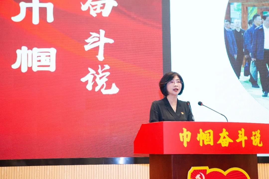 海门第一中学 校长 黄芳
