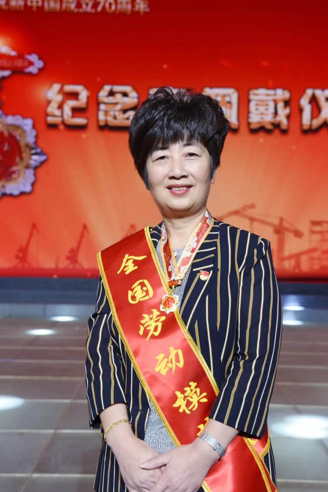 唐慧娟——2010年全国劳动模范,引领生态养殖新模式的养猪状元.